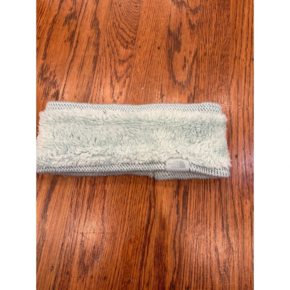 The North Face Womens Oh Mega Headband Muted Pine Cable Knit Fleece Lined Green